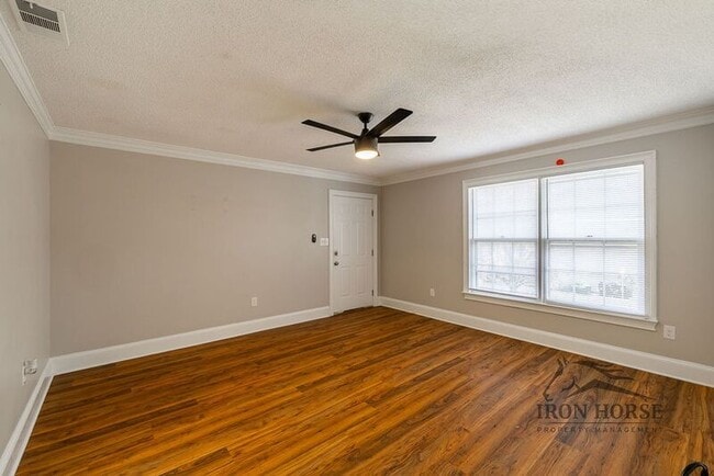 Building Photo - 116 Barrington Dr