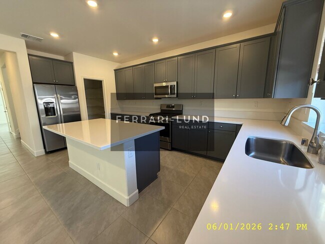 Foto del edificio - Newer 4 Bedroom Home with 2,367 Sq. Ft. of Living Space! - Kay DeAlba property!!