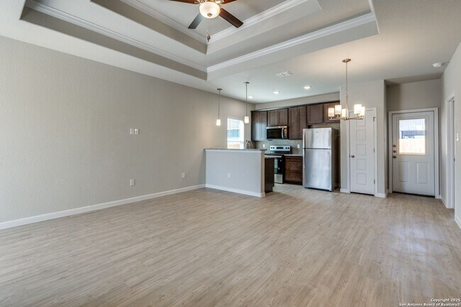 Foto del edificio - Brand-New 3-Bedroom Home with Modern Finishes & Private Backyard in Seguin