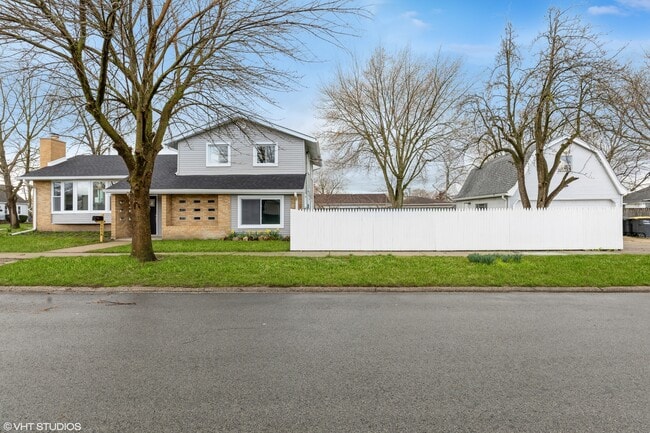 Building Photo - 3454 Monroe St
