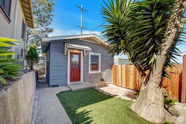 Building Photo - 3550 Rosecrans St