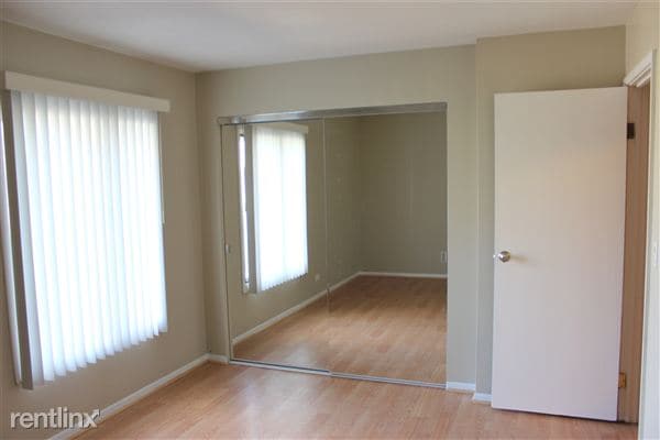 Building Photo - 480 74th St