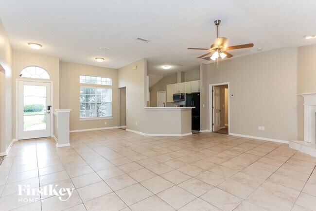 Building Photo - 2750 Coachman Lakes Dr