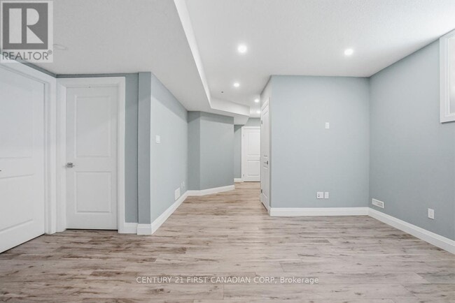 Building Photo - 2775 Oriole Dr