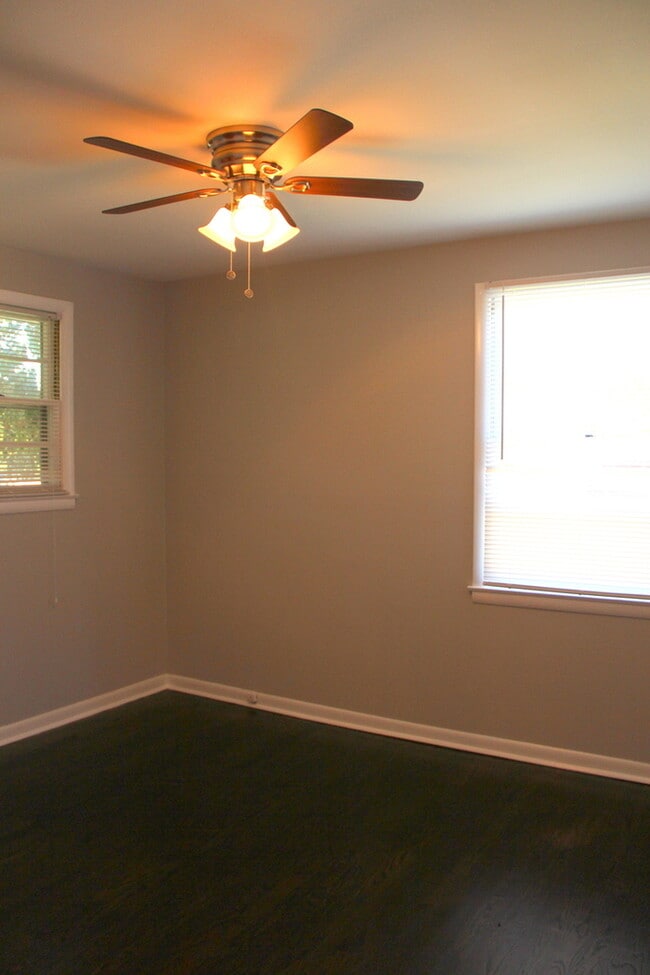 Building Photo - Rivergate Mall!! 3 Bedrooms / 1 Bathroom Renovated!