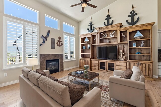 Foto del edificio - 2352 S Shorewood Dr