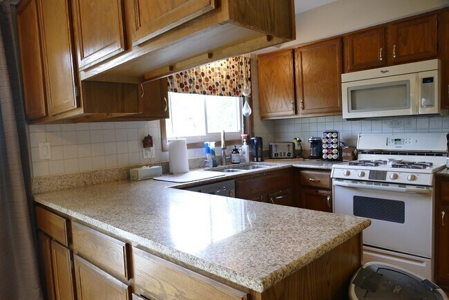 Building Photo - 2660 Rolling Meadows Dr