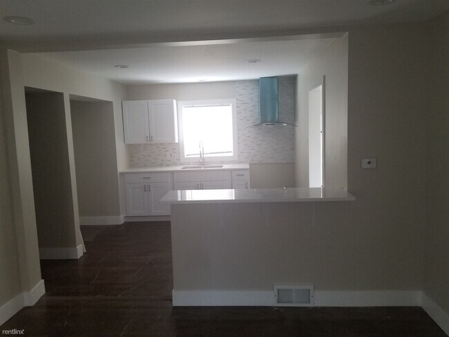 Building Photo - 3 br, 1.5 bath House - 16126 Wildemere St