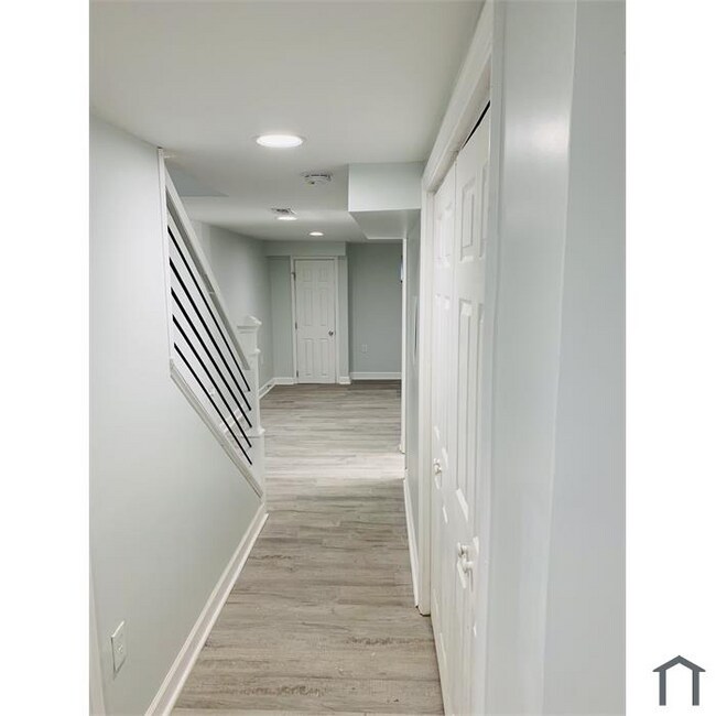 Foto del edificio - 820 N Lakewood Ave