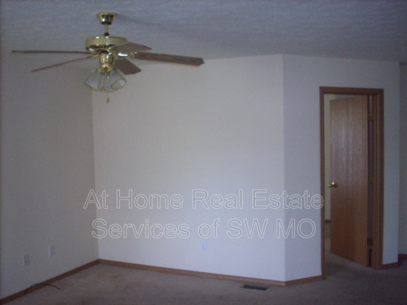 Building Photo - 1425 W Scott St