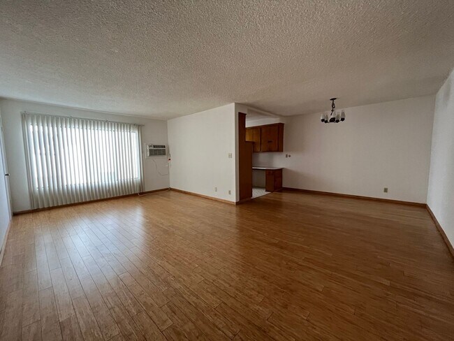 Foto del edificio - Excellent Location! Minutes from Beverly Hills and Hollywood