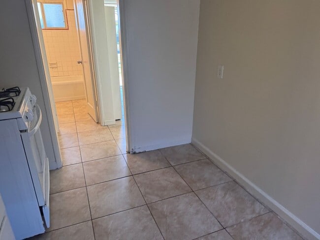 Foto del edificio - 232 Warren Ave