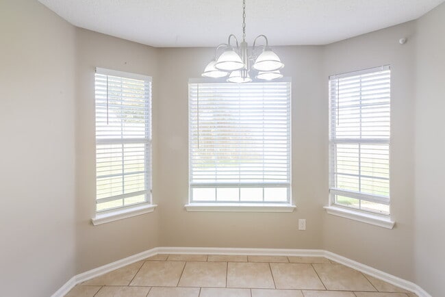 Building Photo - 6942 Scofield Cove