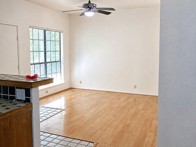 Foto del edificio - 303 W 35th St