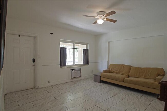 Foto del edificio - 1038 NW 7th Ave