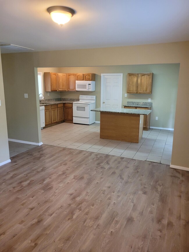 Building Photo - 47 Holstone Ln