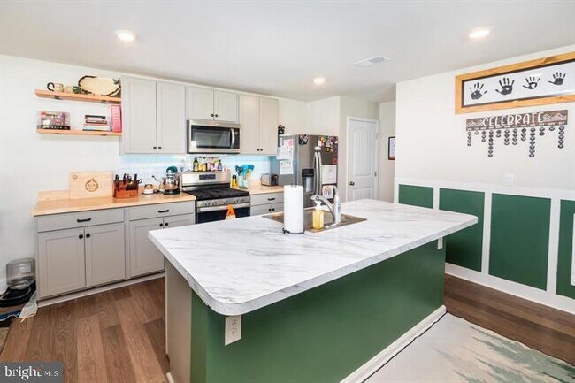 Foto del edificio - 454 Currant Cir