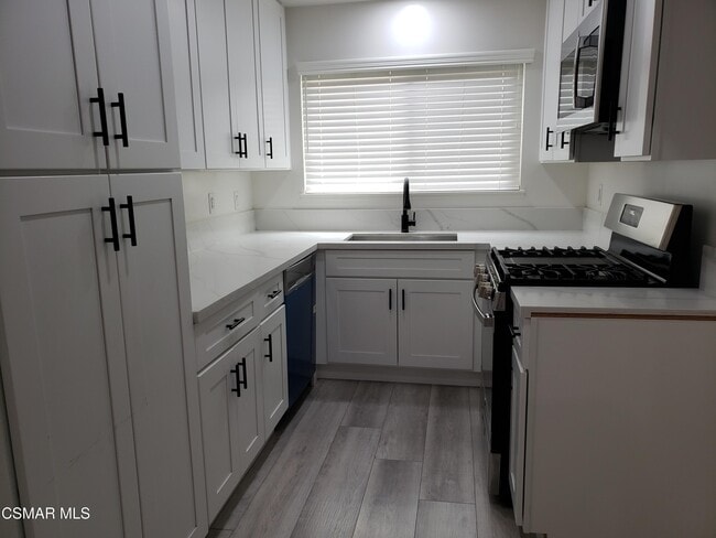 Building Photo - 13520 Village Dr