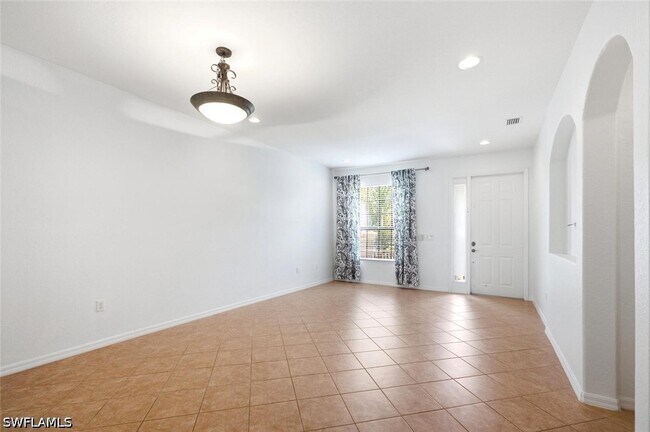 Foto del edificio - 7631 Bristol Cir