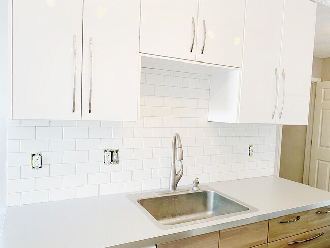 Building Photo - 1300 Landmark Trail S