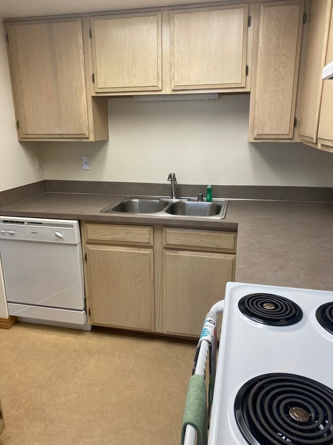 Building Photo - Meridian Place Apartments