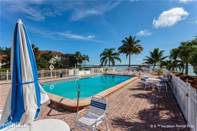 Foto del edificio - 8401 Estero Blvd