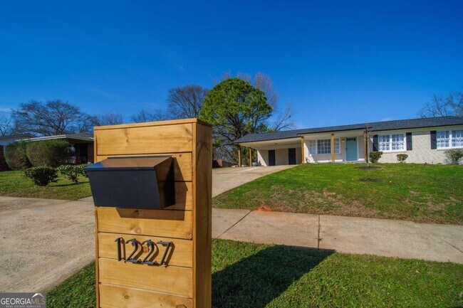 Building Photo - 1227 Bell Ave