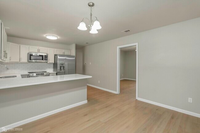 Foto del edificio - 1045 Ridgewood Dr