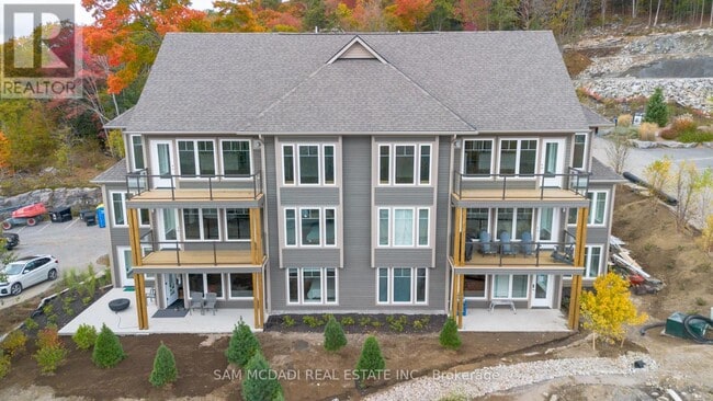 Building Photo - 2 Tree Tops Ln