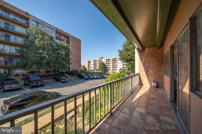 Foto del edificio - 5801 Quantrell Ave