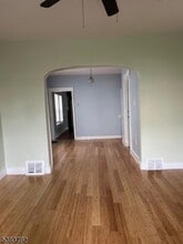 Building Photo - 47 Gillies St