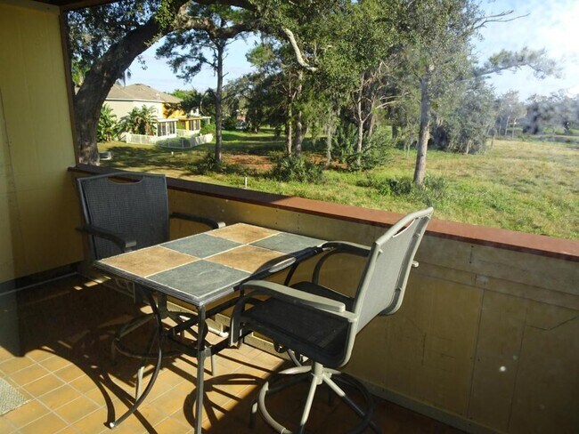 Foto del edificio - 2180 Country Club Dr.