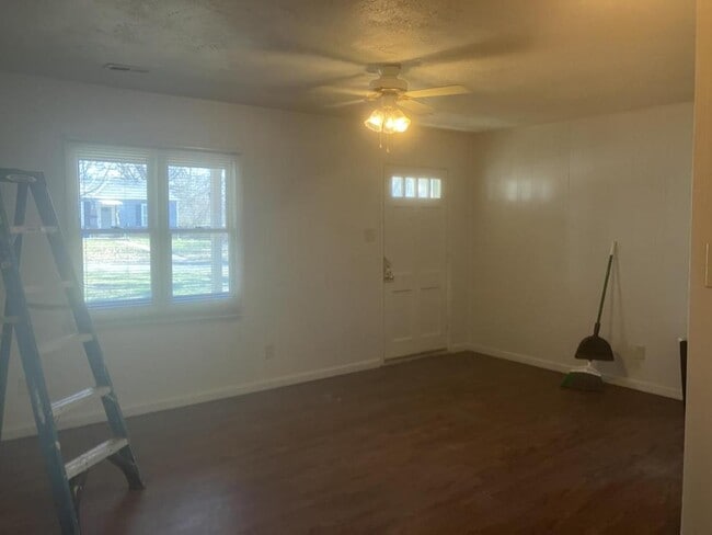 Building Photo - 2515 SW Valley Brook Ln