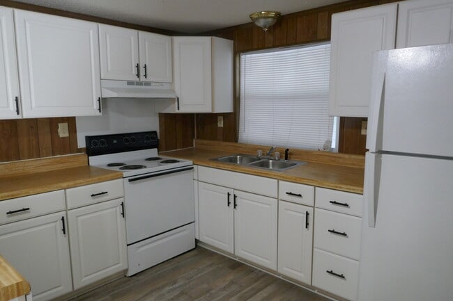 Building Photo - 1409 Mill Pond