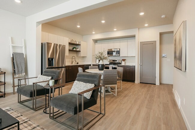 Foto del edificio - Rise Townhomes