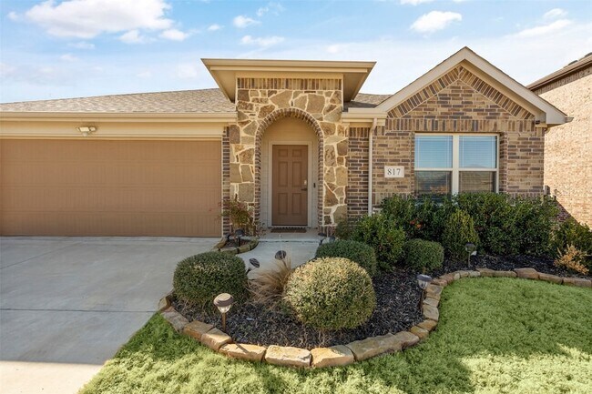 Building Photo - 817 Cloverwood Dr
