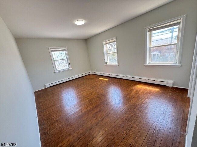 Foto del edificio - 625 Bound Brook Rd