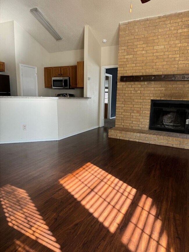 Building Photo - Cozy 2 Bedroom Duplex for rent in Euless !!