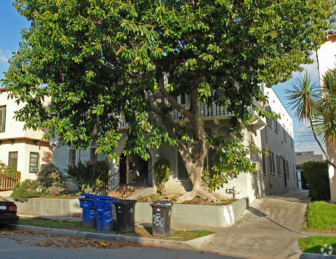 Building Photo - 356 N Gardner St