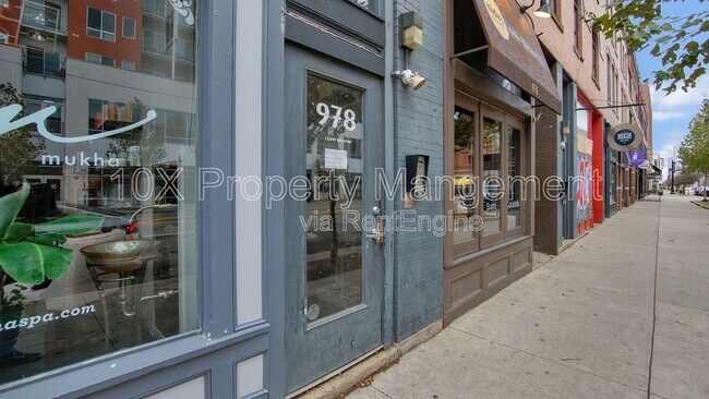 Foto del edificio - 978 N High St