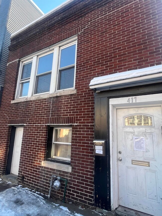 Building Photo - 417 19th St