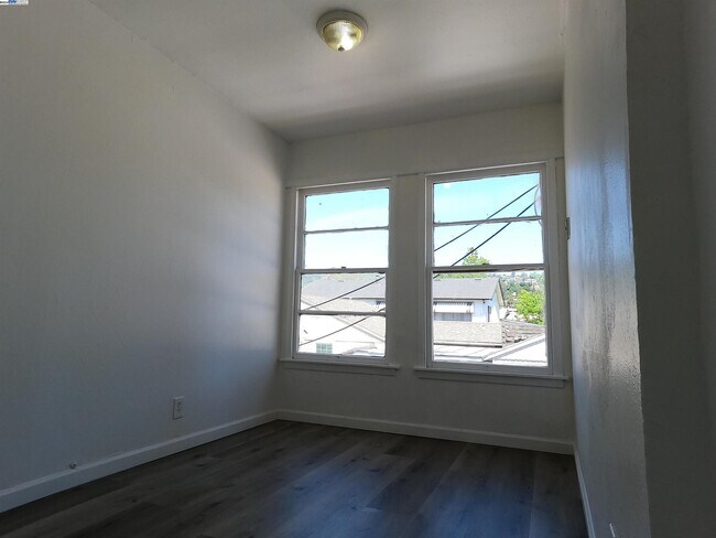 Building Photo - 7858 Bancroft Ave