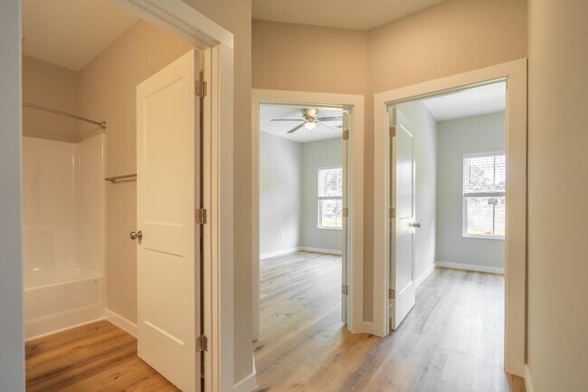 Foto del edificio - 124 Woodland Dr