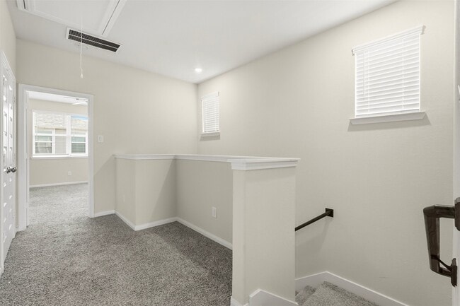 Building Photo - 1516 Lakeline Oak Dr