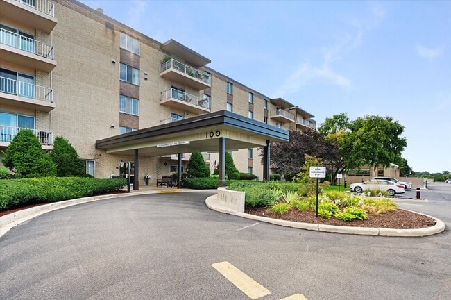 Foto del edificio - 100 W Butterfield Rd