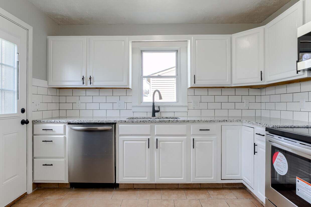Kitchen - 4184 S 61st Ave