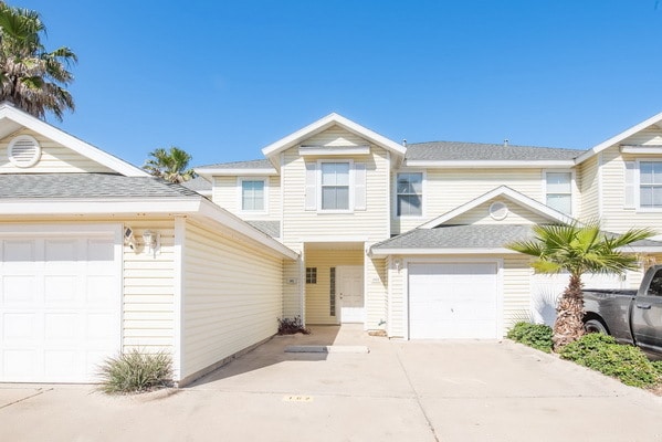 Foto principal - 15110 Leeward Dr