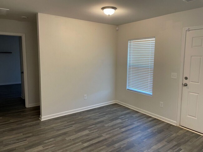 Building Photo - Beautiful 4 bed 3 bath home!