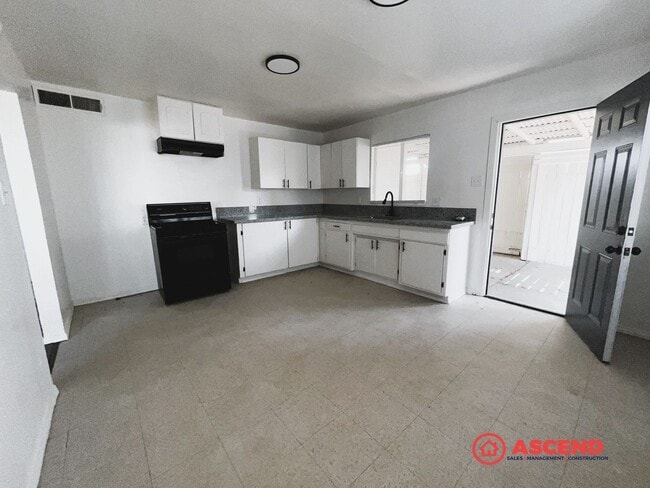 Building Photo - 1802 Forrest St