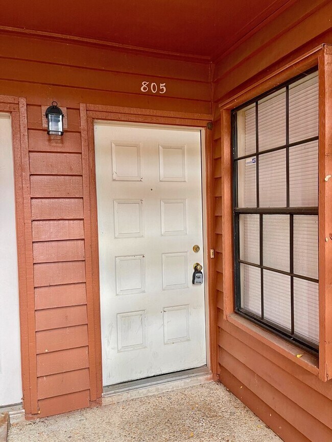 Foto del edificio - Move-In Special.  ½ off the first full month's rent with a 12 month lease